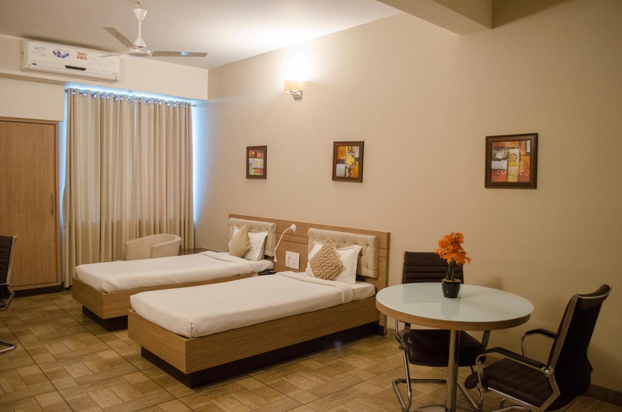 Hotel Genista Inn รานจี ภายนอก รูปภาพ