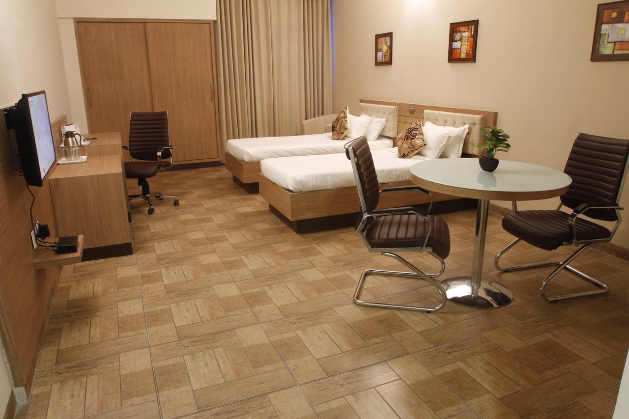 Hotel Genista Inn รานจี ภายนอก รูปภาพ
