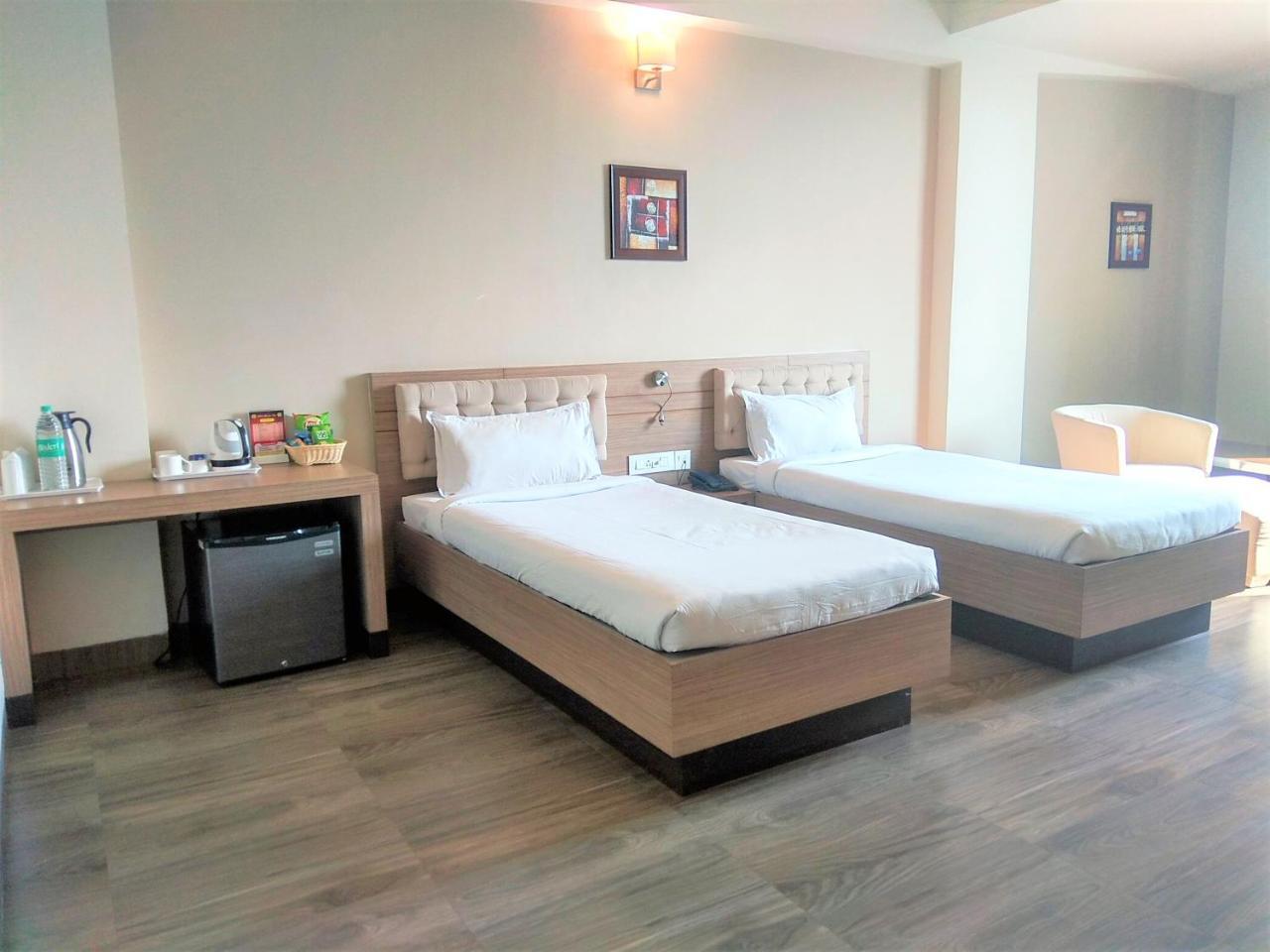 Hotel Genista Inn รานจี ภายนอก รูปภาพ