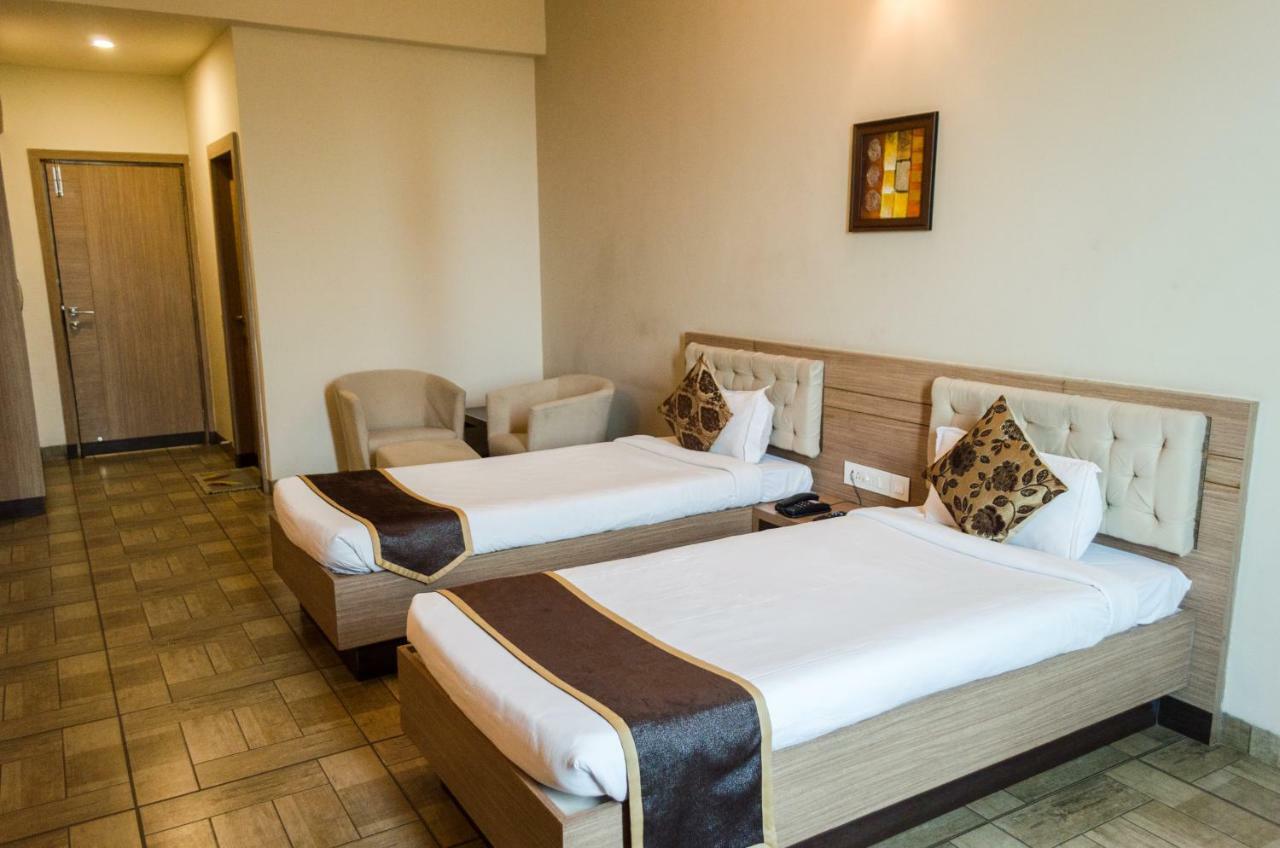 Hotel Genista Inn รานจี ภายนอก รูปภาพ